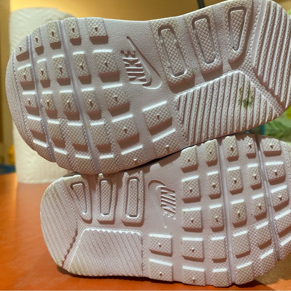 Nike Kids Black Sneakers - Picture 5 of 13